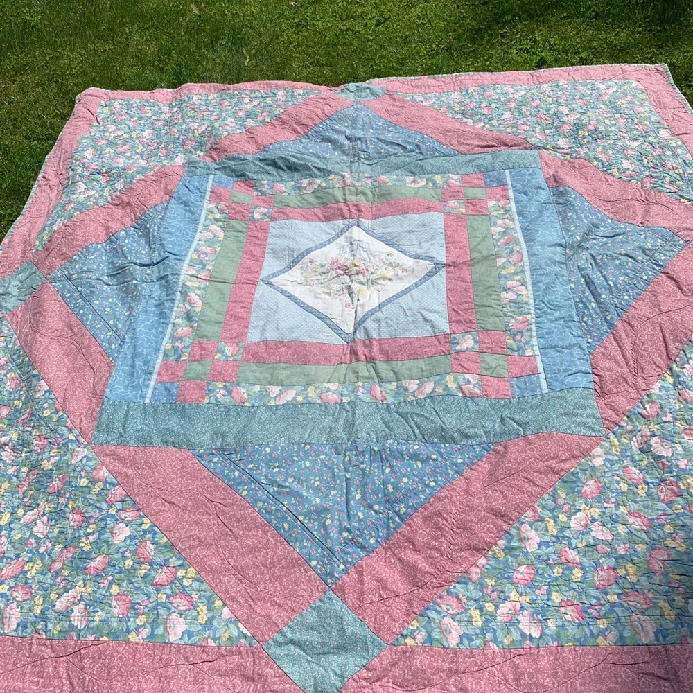 Vintage Floral Patchwork Quilt - Pink and Blue
